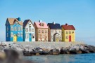 Visby blå dør brunt tak thumbnail